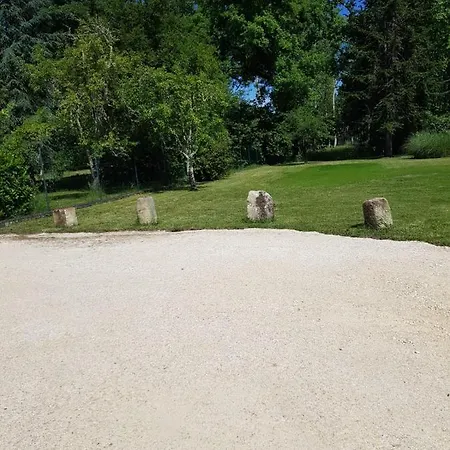 Et Les Deux Chenes Pres De Bergerac