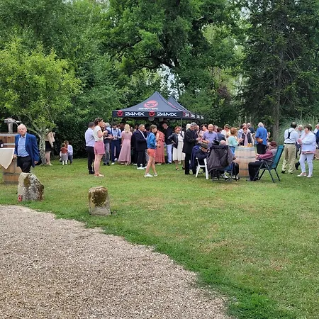 Et Les Deux Chenes Pres De Bergerac