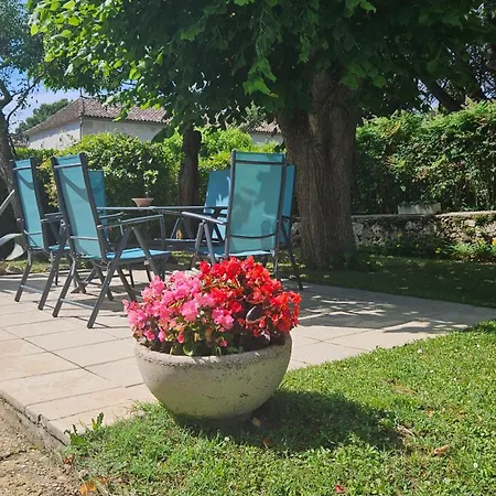 Et Les Deux Chenes Pres De Bergerac 4*