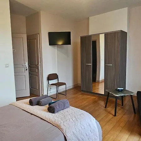 ベッド・アンド・ブレックファスト Et Les Deux Chenes Pres De Bergerac Le Fleix