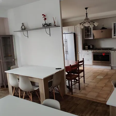 Et Les Deux Chenes Pres De Bergerac