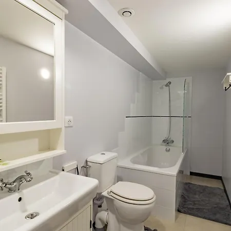 Et Les Deux Chenes Pres De Bergerac