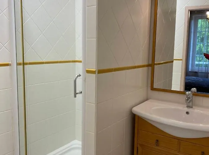 Et Les Deux Chenes Pres De Bergerac