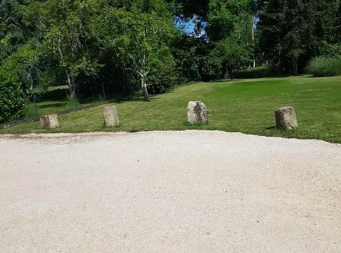 Et Les Deux Chenes Pres De Bergerac