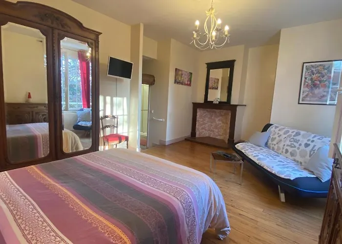 Et Les Deux Chenes Pres De Bergerac Bed & Breakfast