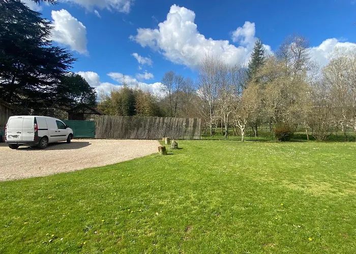 Et Les Deux Chenes Pres De Bergerac