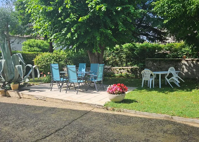 Et Les Deux Chenes Pres De Bergerac Le Fleix