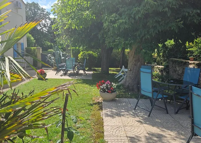 Et Les Deux Chenes Pres De Bergerac 4* Le Fleix