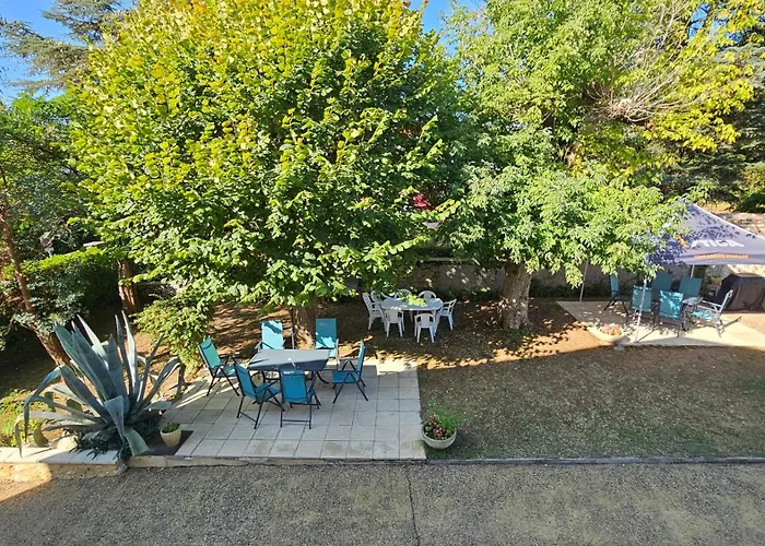 Et Les Deux Chenes Pres De Bergerac Le Fleix