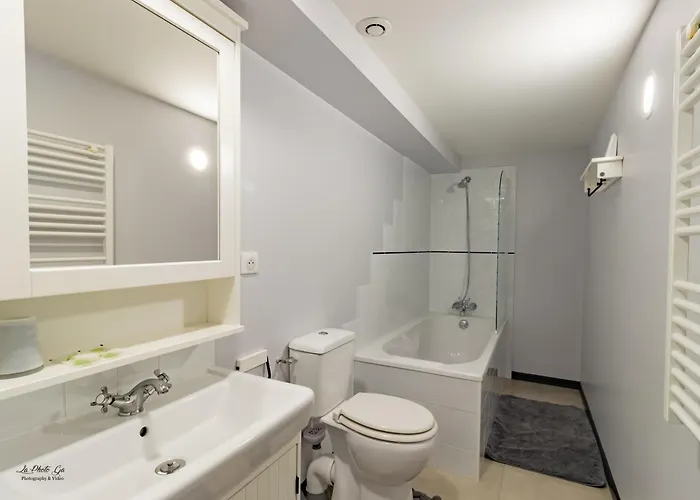 Et Les Deux Chenes Pres De Bergerac